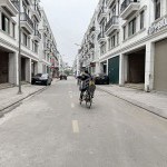 Cần bán 84m2 Shophouse Sông Hồng. Nhà đã hoàn thiện 4 tầng, thang máy