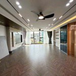 Cần bán 130m2 x 8 tầng, tòa nhà văn phòng, kinh doanh tại mặt Phố Nguyễn Văn Cừ - Gần cầu Chương Dương