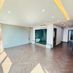 Cần bán 130m2 x 8 tầng, tòa nhà văn phòng, kinh doanh tại mặt Phố Nguyễn Văn Cừ - Gần cầu Chương Dương