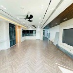 Cần bán 130m2 x 8 tầng, tòa nhà văn phòng, kinh doanh tại mặt Phố Nguyễn Văn Cừ - Gần cầu Chương Dương