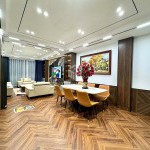 Căn góc 60m2 nhà 7 tầng ngõ 24 Ngọc Lâm. Có thang máy, gara ô tô, full nội thất cao cấp