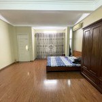 Cần bán 37,6m2 nhà 5 tầng, lô góc 3 mặt thoáng, xe moning vào nhà tại ngõ 161 Hoa Lâm, Long Biên