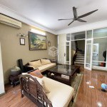 Cần bán 37,6m2 nhà 5 tầng, lô góc 3 mặt thoáng, xe moning vào nhà tại ngõ 161 Hoa Lâm, Long Biên