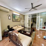 Chính chủ bán căn góc 37,6m2 nhà 5 tầng, xe vios để trong nhà tại ngõ 161 Hoa Lâm, Long Biên