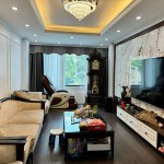 Bán 73,2m2 nhà 6 tầng, thang máy, nằm đoạn đẹp nhất giữa phố Ngô Xuân Quảng, Trâu Quỳ