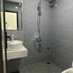 Bán 34,5m2 nhà 5 tầng Phố Ô Cách, Long Biên. Xung quanh bán kính 300m có đầy đủ tiện ích
