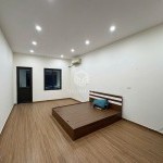 Chính chủ cần bán 80m2 nhà 5 tầng, thang máy tại ngõ 163 Nguyễn Văn Cừ. Đường 4m thông ô tô