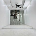 Cần bán 48,2m2 nhà dân xây đẹp 4,5 tầng tại tổ 16 Thạch Bàn, sát chợ Đồng Dinh. Cách 30m ra đường ô tô tránh - Giá Tốt!