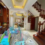 Cần bán 75m2, lưu không 25m, nhà 5 tầng tại tổ 5 Giang Biên. Đỗ ô tô trước cửa, view cực thoáng