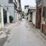 Bán 57,5m2 nhà cấp 4, hai mặt ngõ, cách 50m ra vòng xuyến Ngô Gia Tự. Vị trí trung tâm Long Biên