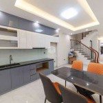 Cần bán căn góc 62,3m2 nhà 5 tầng Phúc Đồng. Đường thông ô tô, phù hợp ở kết hợp kinh doanh