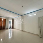 Chỉ 20m Ra Phố Ngô Gia Tự: Bán Nhà 3 Tầng 53,3m2 Ngõ Thông, Ô Tô Đỗ Cửa!