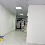 Bán Shophouse Bình Minh Garden 78,7m2 5T thang máy, nội thất đầy đủ, view chung cư đông đúc